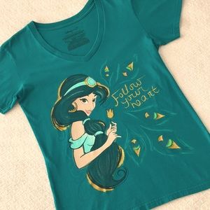 Disney Jasmine Organic Cotton V-Neck Tee Peacocks